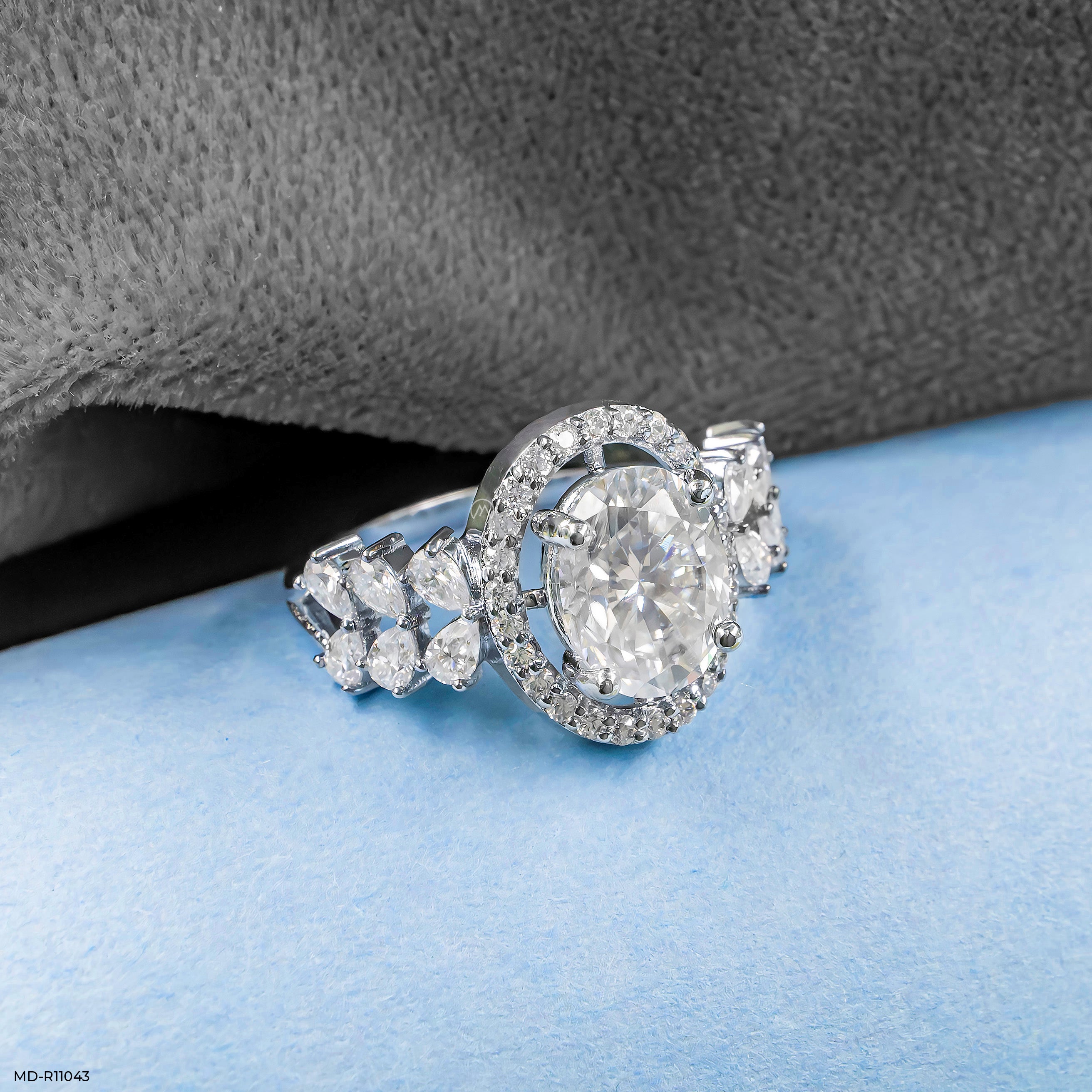 The Whispering Bloom Ring Platinum 950