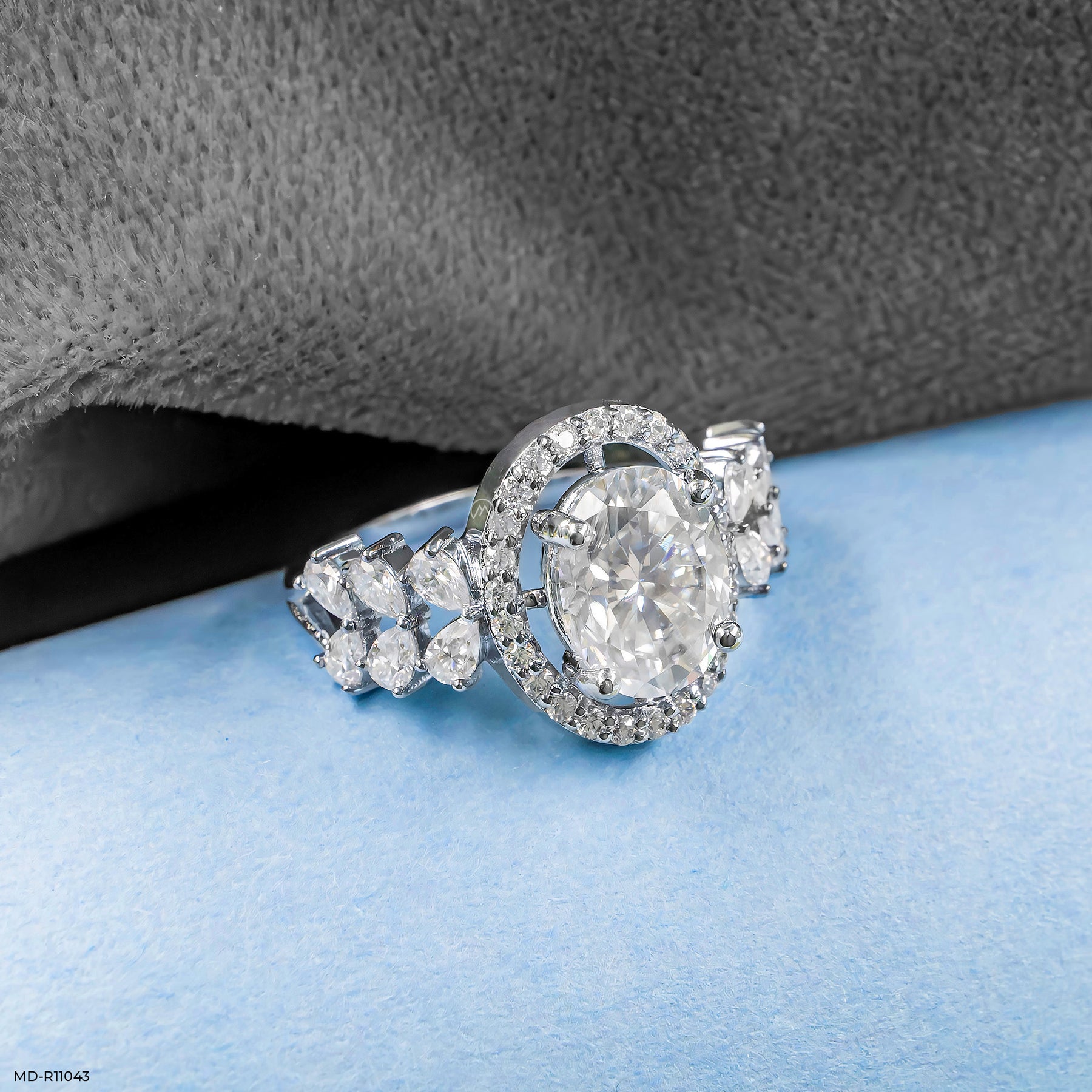 The Whispering Bloom Ring 9K White Gold