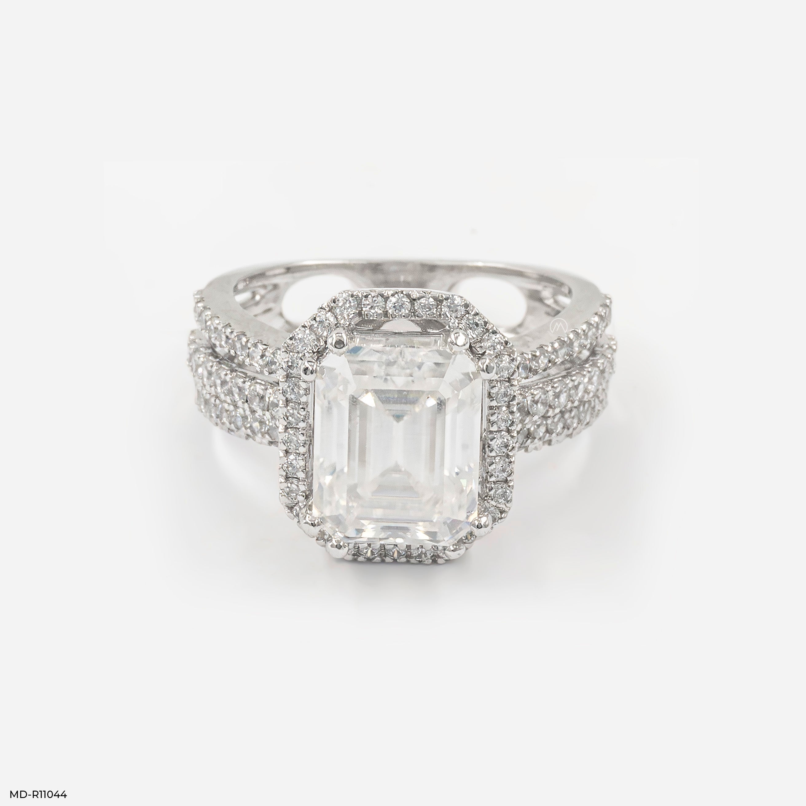 The Glacial Majesty Ring 9K White Gold