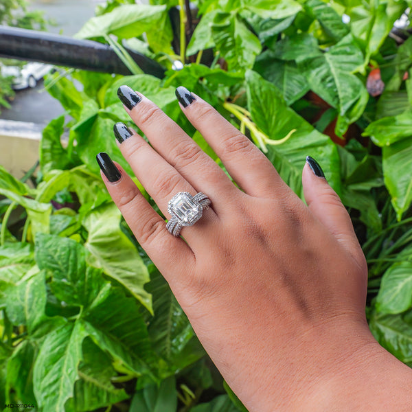 The Glacial Majesty Ring 14K White Gold