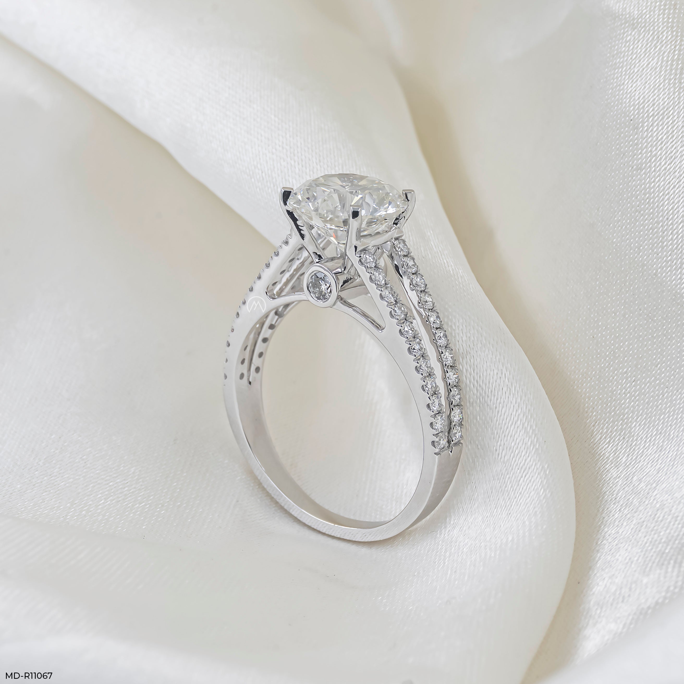 Embrace Round Solitaire Ring 14K Yellow Gold