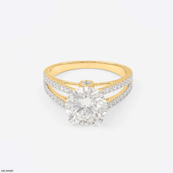 Embrace Round Solitaire Ring 18K Yellow Gold