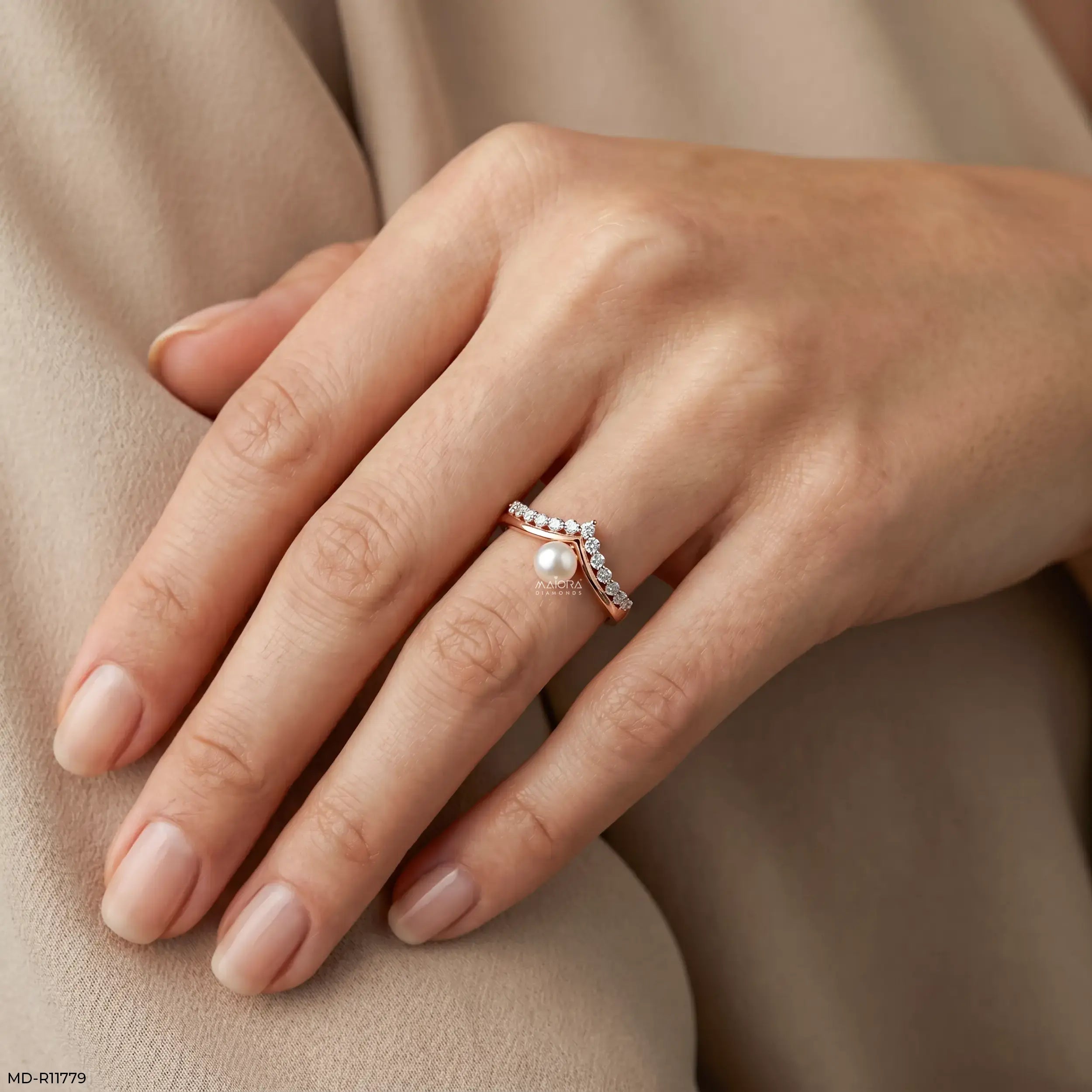 Moonlit Pearl Vanki Diamond Ring