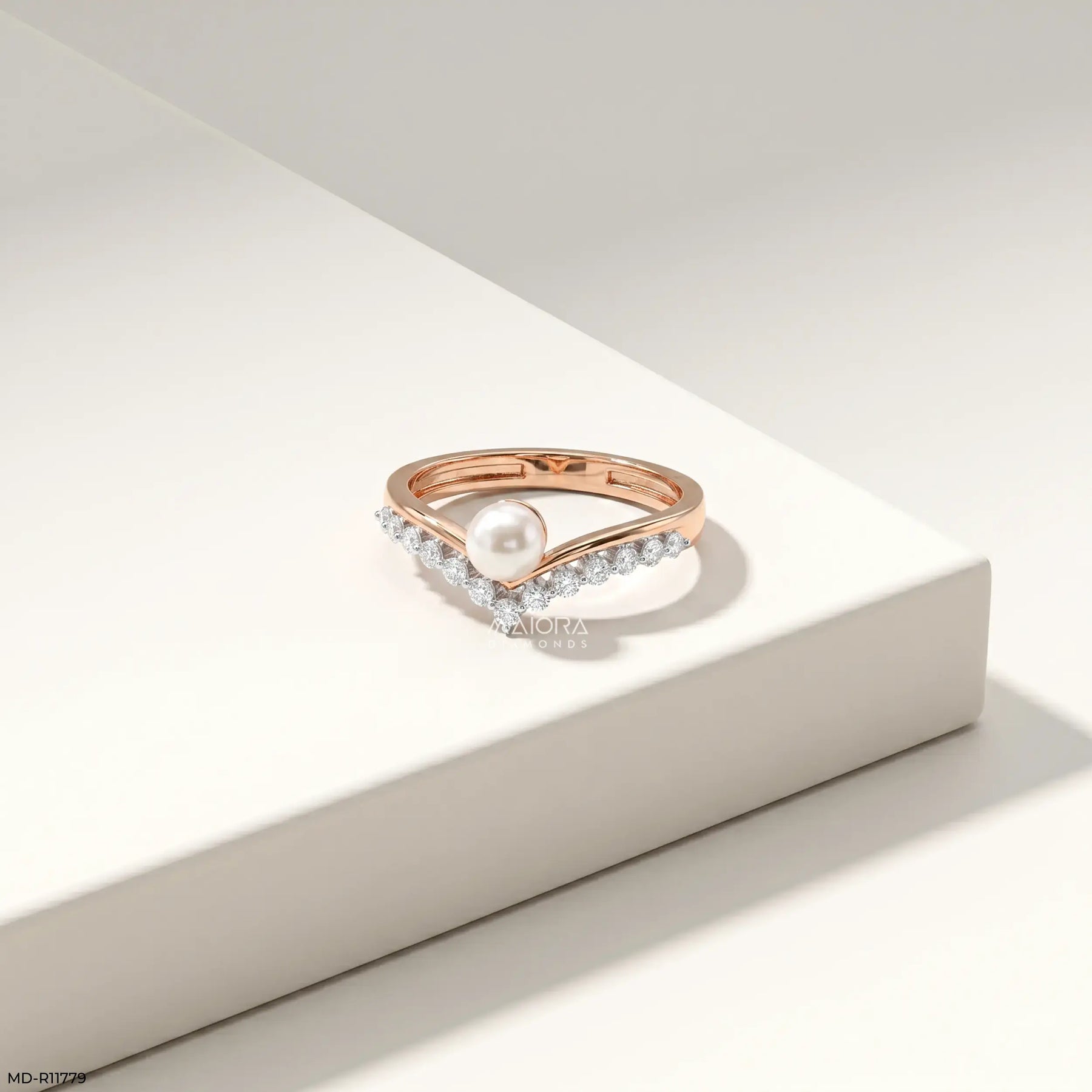 Moonlit Pearl Vanki Diamond Ring  Platinum 950