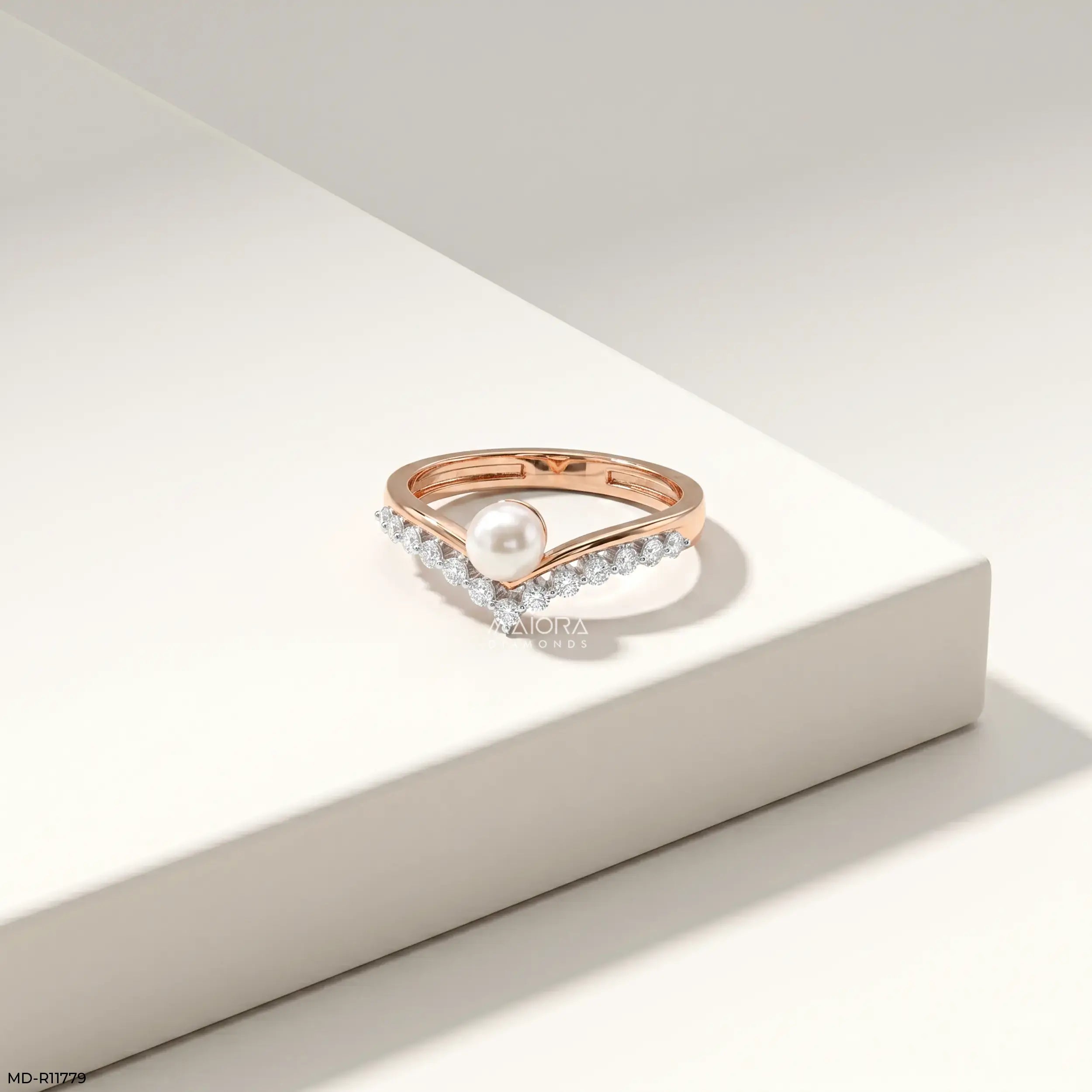 Moonlit Pearl Vanki Diamond Ring