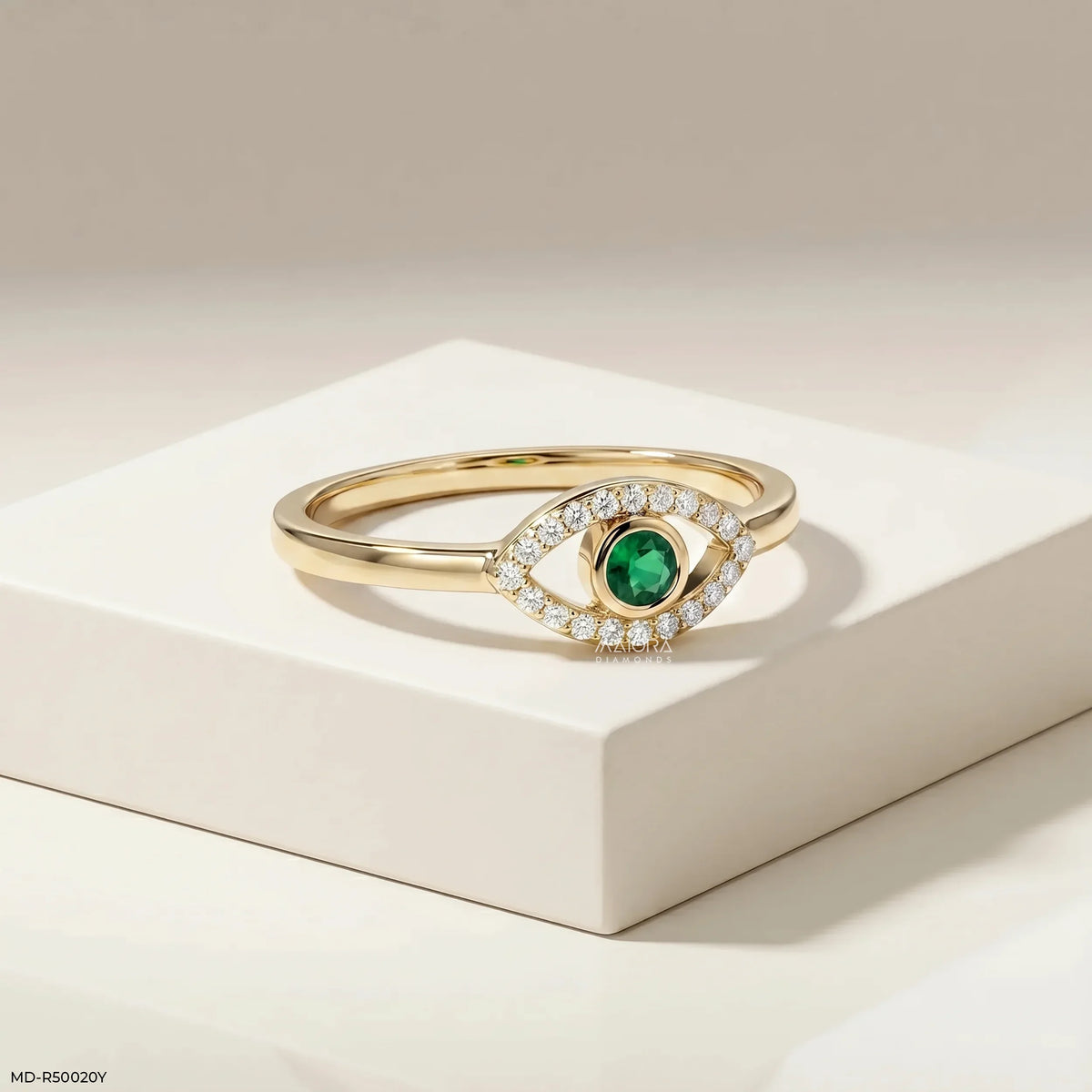 Eye Round Emerald Diamond Ring