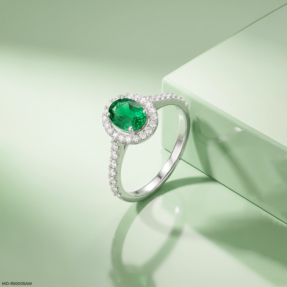 Majestic Oval Emerald Diamond Ring