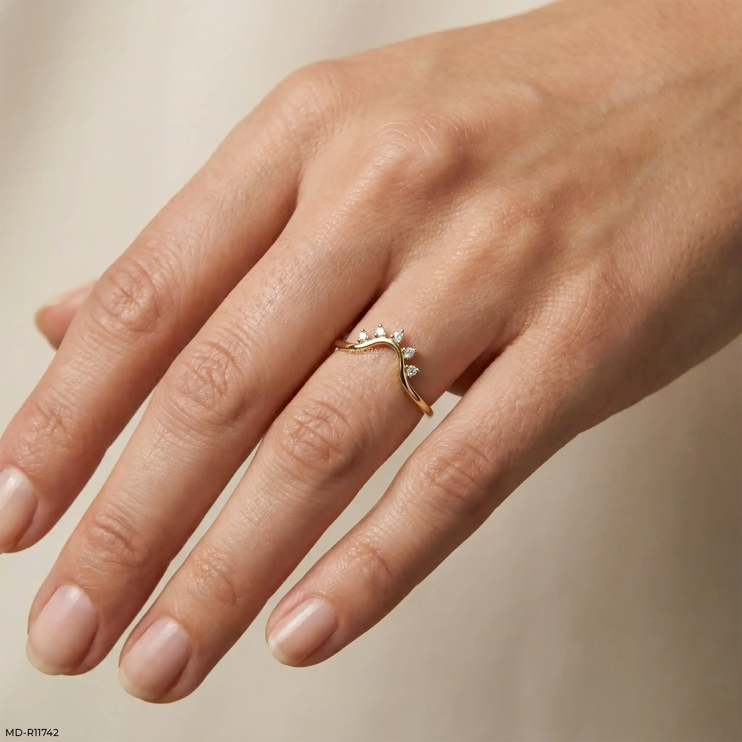 Tiara Radiance Arc Vanki Diamond Ring